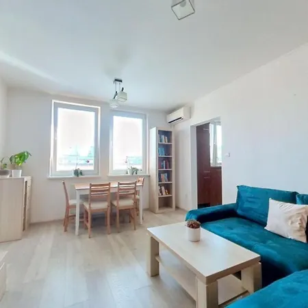 Air Conditioned, 2 Apartment, New City アパート